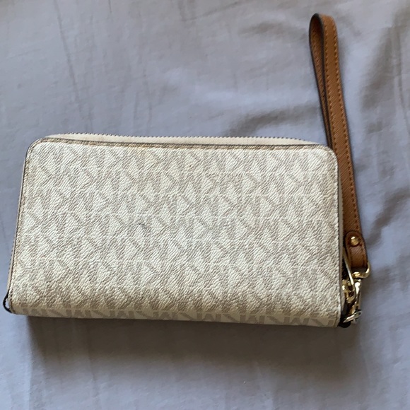 Michael Kors Wallet - Picture 2 of 2